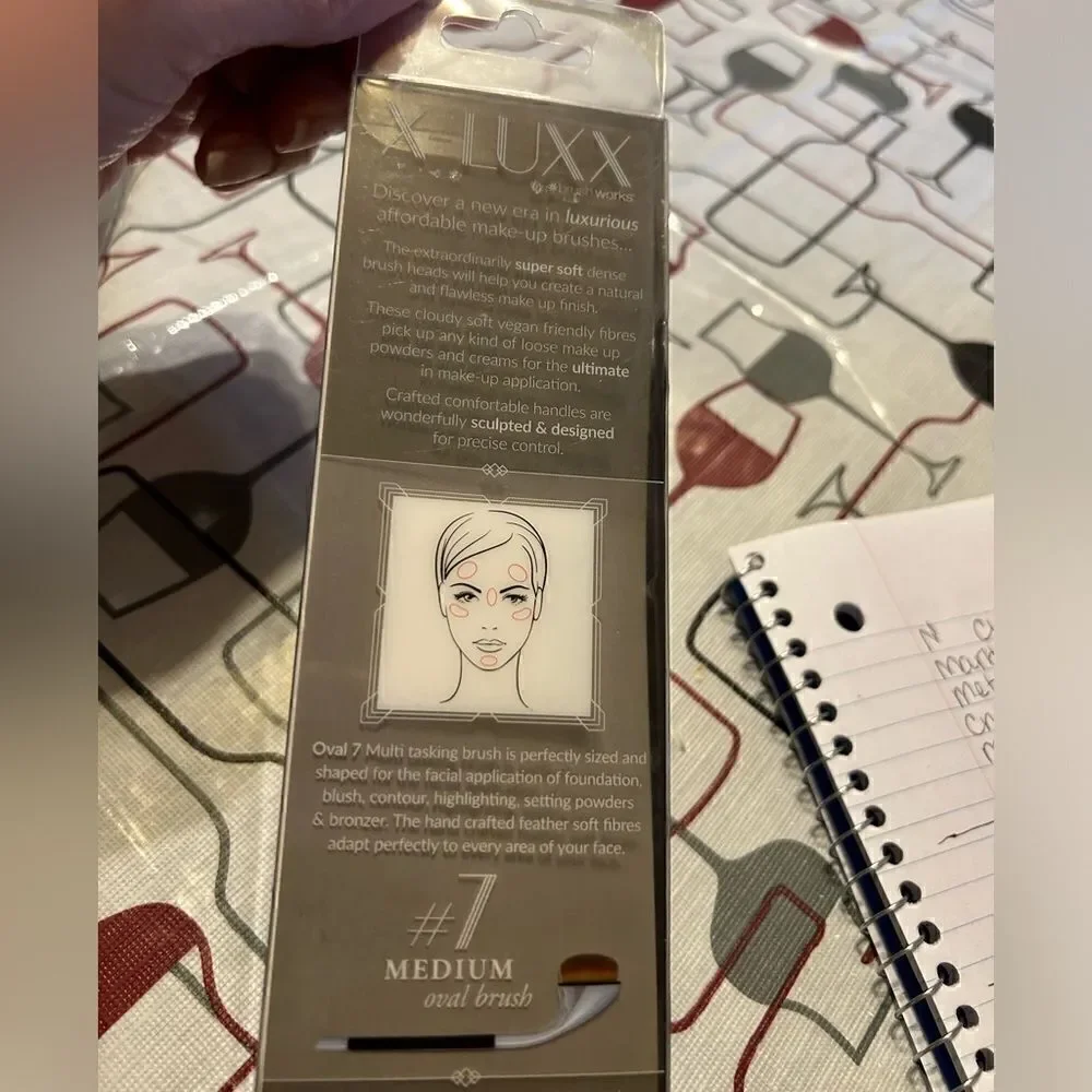 NWT/NIB oval make up brush by Brush Works